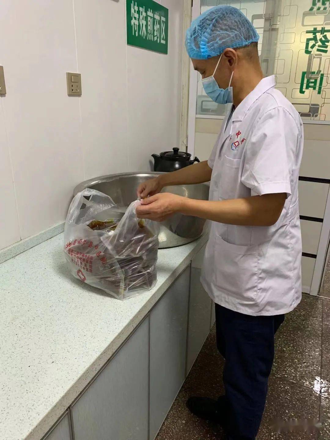云梦县中医院:熬制中药汤剂助力疫情防控_隔离