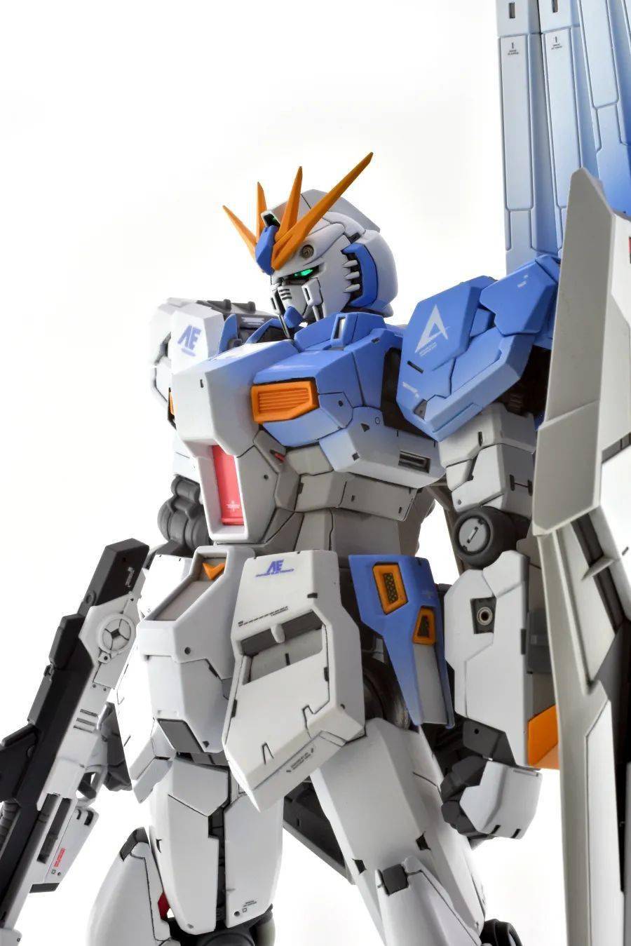 漂亮渐变风格的rg九龙牛高达