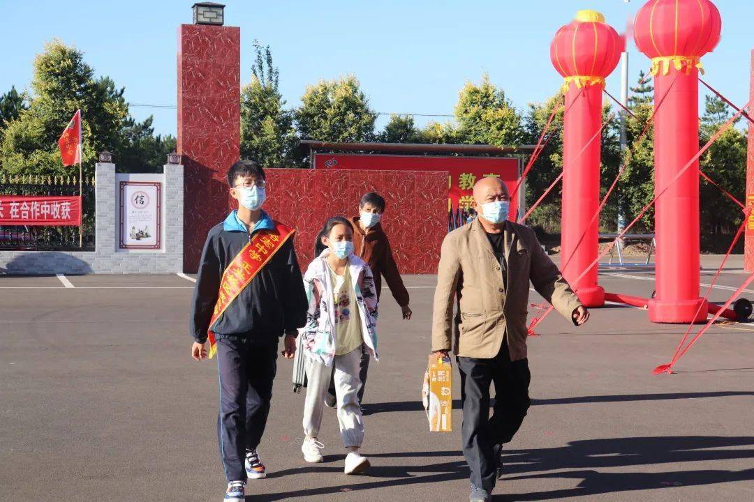 校园掠影怀仁峪宏中学正兴校区初一新生开学掠影图文