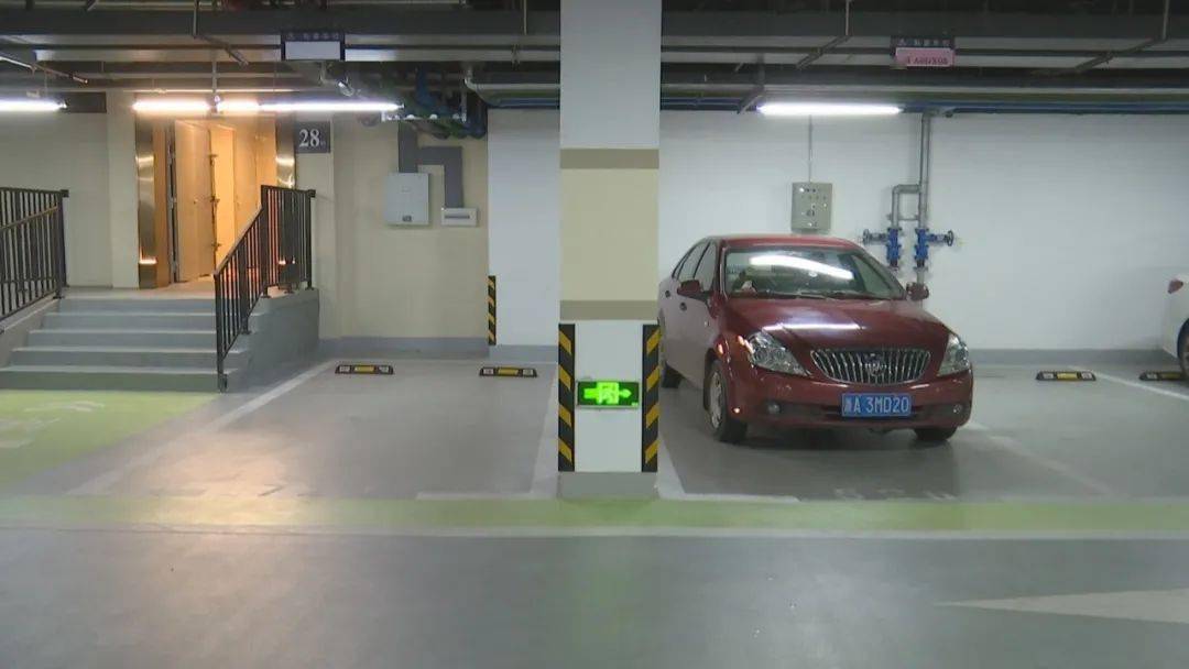 电梯通道口增设一个车位业主质疑开发商违规操作