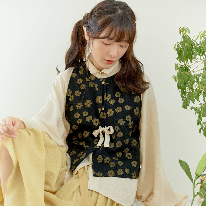 系列|古典文学照进时尚领域!人文社推出“红楼”系列汉元素女装