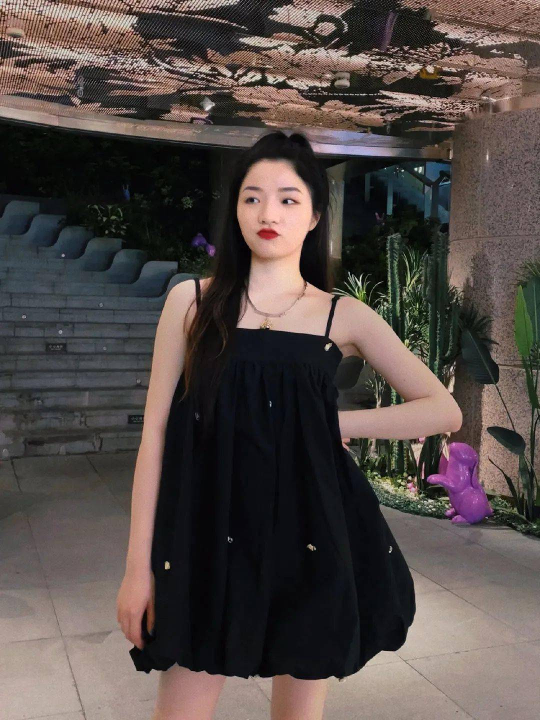 网综出身的素人有未来吗?_康菁菁