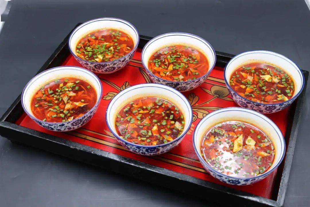 吃上一口你就停不下来酸香扑鼻的臊子面必须来北郭村打卡!