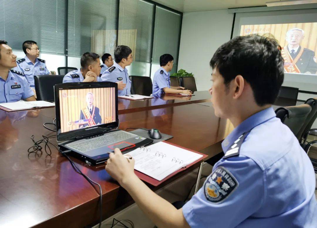 和国宝级刑侦专家面对面向伟大崇高精神致敬