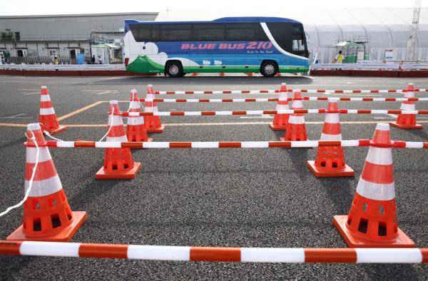 盲人運動員殘奧村內被自動駕駛巴士撞倒，所有相幹車輛停運 國際 第1張