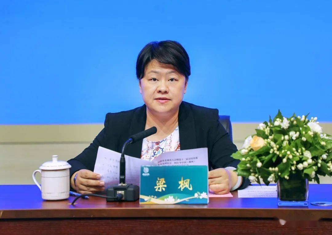 梁枫回答记者提问时说,横州市将继续发挥独特的茉莉花资源和文化优势