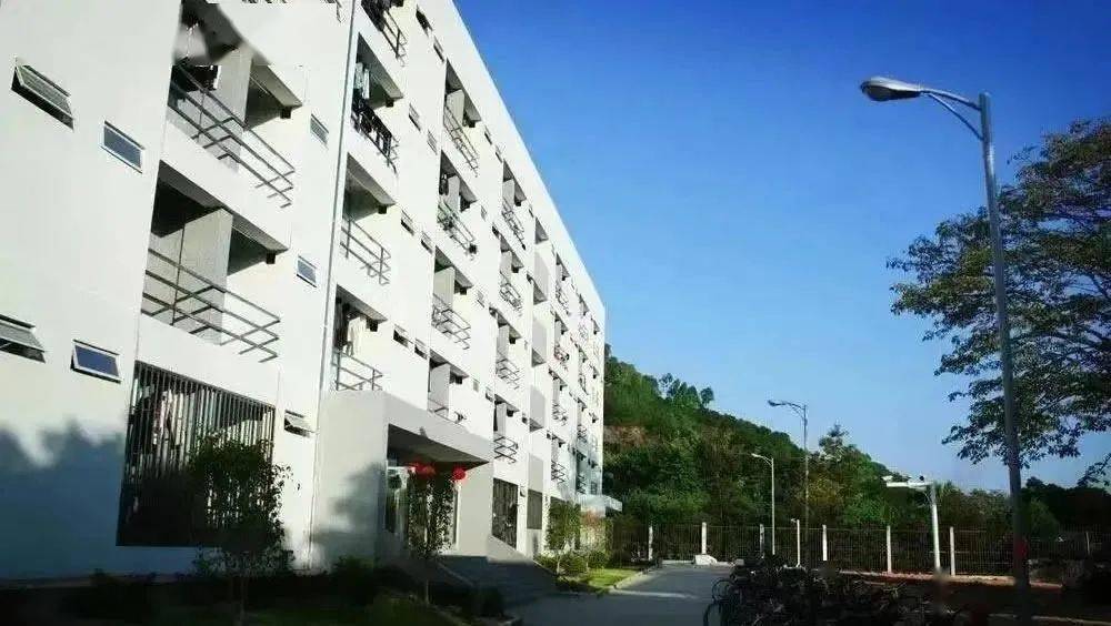怎么才能进中国人民大学 b68c6118e8f241709019e6f1f5ff80da.jpeg