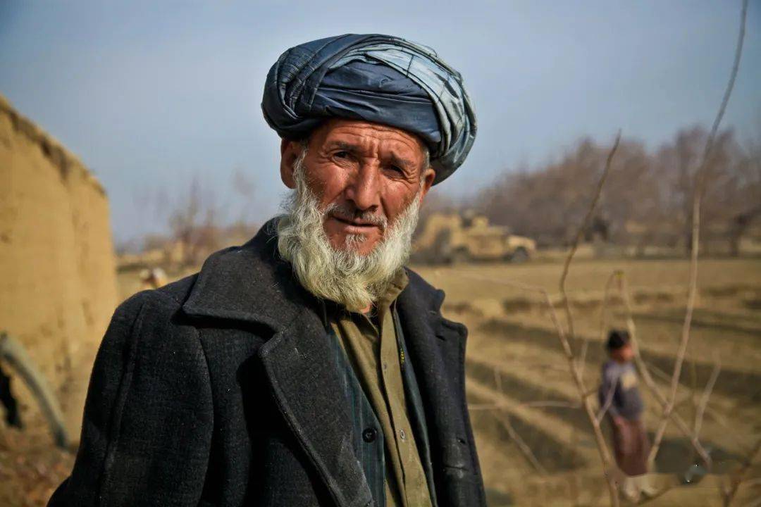 阿富汗男子服饰图片