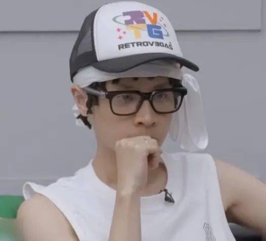 涨知识原来gai的白头巾竟然是蕾哈娜同款