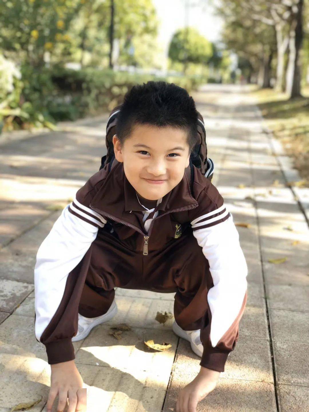 【广东】陈福滔《不怕困难 勇敢面对》指导老师:孟凡启_小男孩