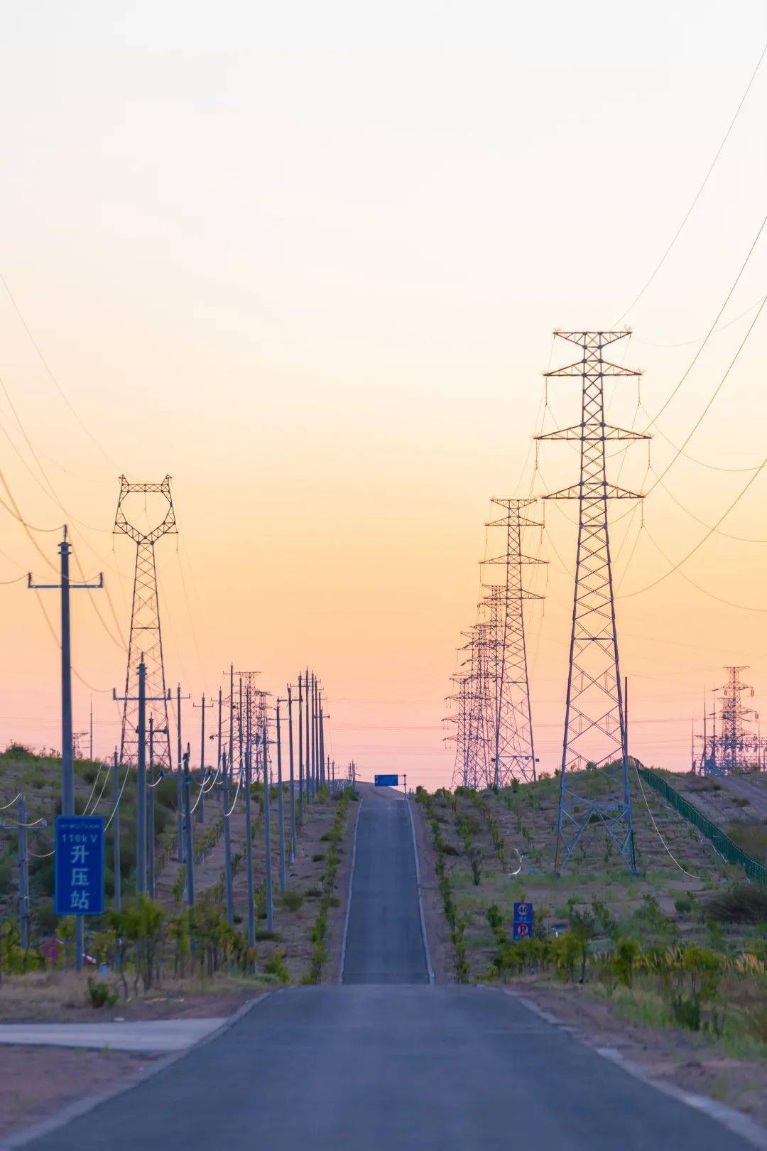 美图来袭 电力人镜头里的光伏基地
