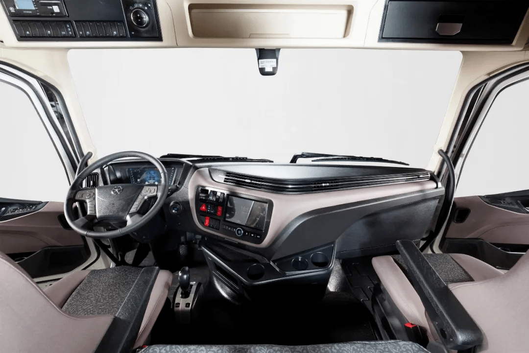 原创丨高端干线物流标杆车型:大运v9