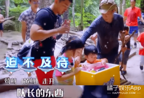 朱茵|铁汉黄贯中也有柔情时！对女儿宠爱对朱茵温柔，万幸没受渣爹影响