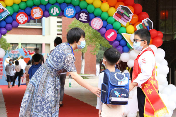 合肥一所小学一年级新生初入校感受如家温馨
