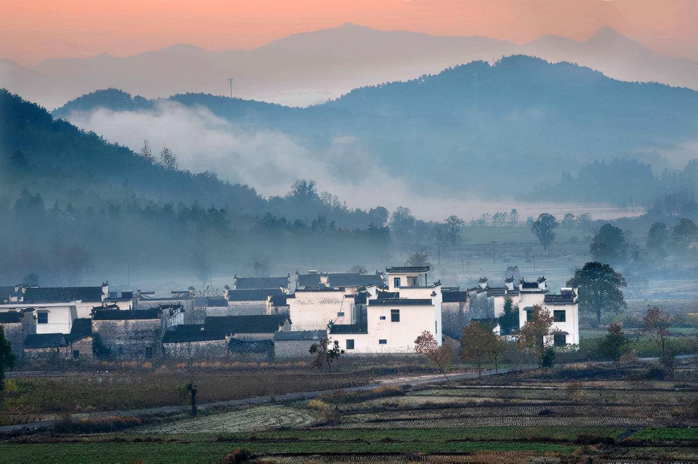 安徽黔县塔川村弥漫着诗意沾染了画意