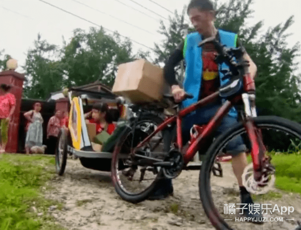 朱茵|铁汉黄贯中也有柔情时！对女儿宠爱对朱茵温柔，万幸没受渣爹影响