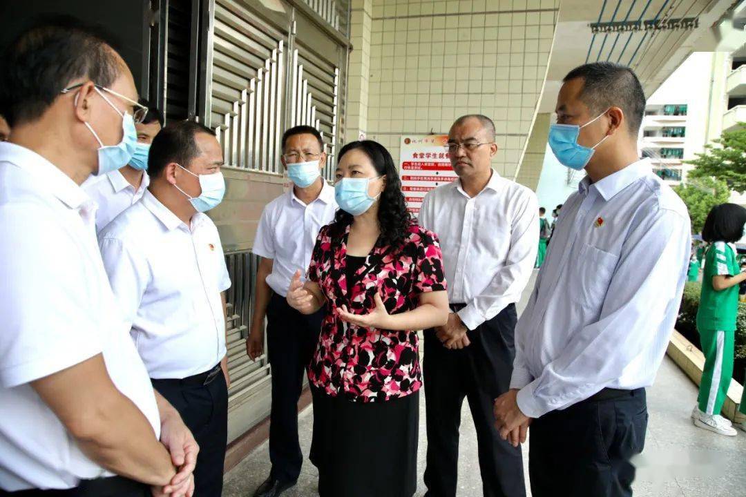 袁古洁:把疫情防控和开学各项准备工作做扎实做到位