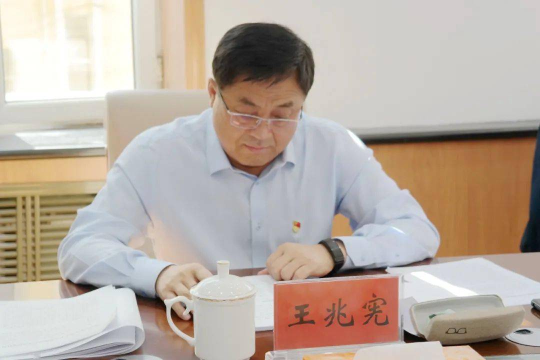 会议由支部书记姜以全主持,省农业农村厅党组书记,厅长王兆宪以普通