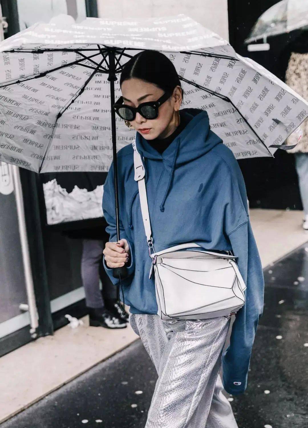 上半身|普通人想把卫衣穿出「时髦高级感」，必须牢记这2点！！！