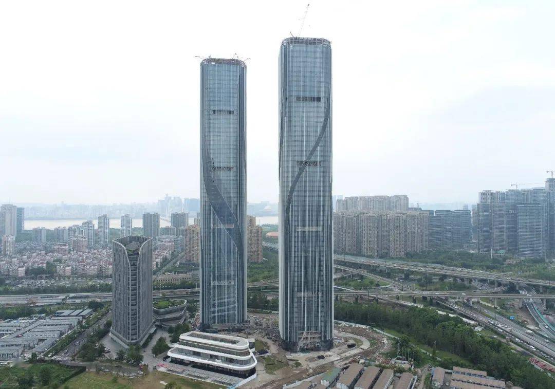 坚守诚信创新技术践行匠心提升品牌中南幕墙打造近300米杭州新地标