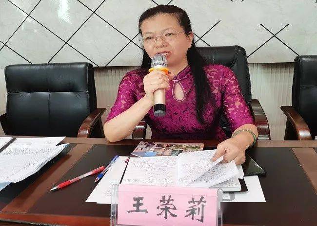 最后,校党委委员,副校长王荣莉就新班主任的加盟表示热烈的欢迎.