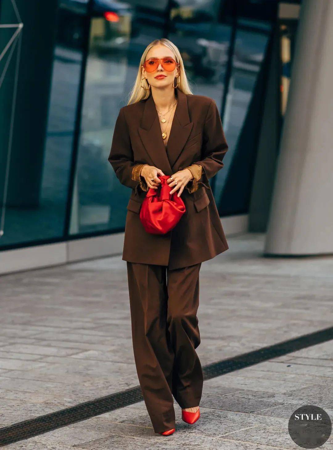 绿配咖穿搭 32b6b75e0be8490ebedf93448dcdec1b.jpeg