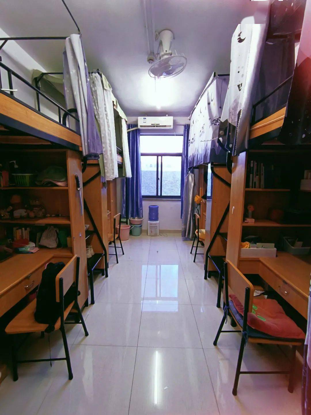 10四营"西南九楼145寝室,是由四个外向又阳光的可爱女生组成.