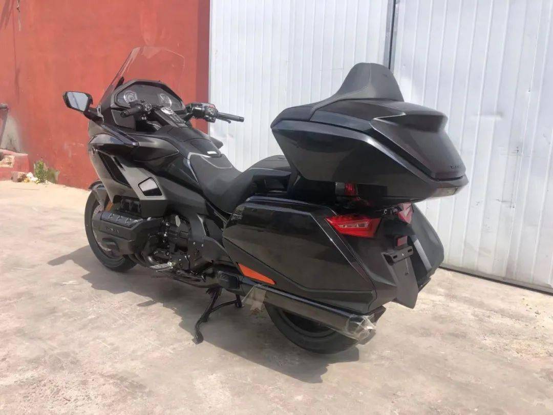 实车到店优雅的旅行者本田金翼goldwing1800