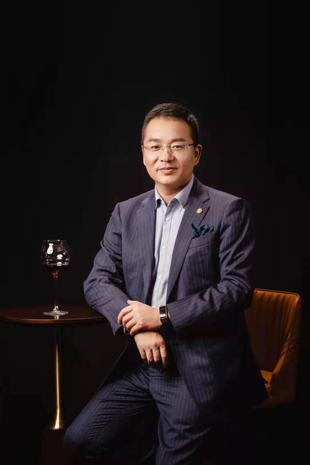 人物丨陈勇华是资深酒店经理人也是常州菜美容师