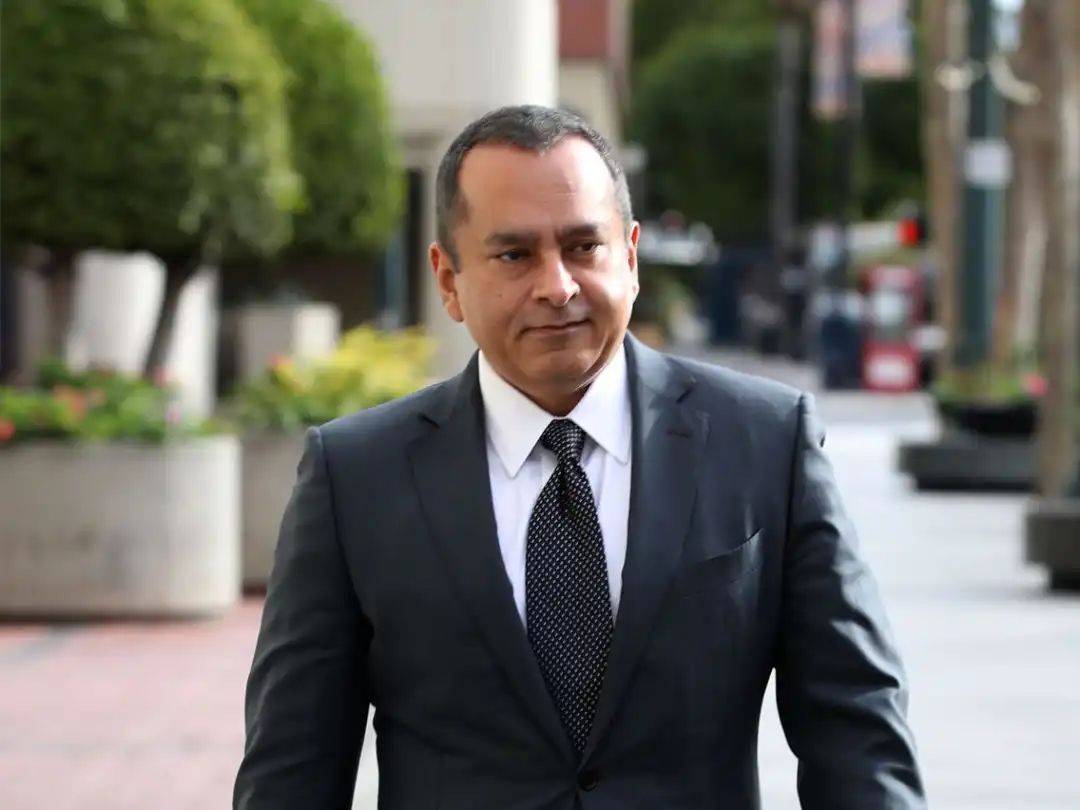 "女版乔布斯"欺诈案开庭,一场科技革命如何变成硅谷最大笑话_霍姆斯