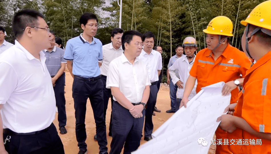 8月31日上午,县委书记周庆裕,县长廖才添率队深入新阳,西城等地,开展