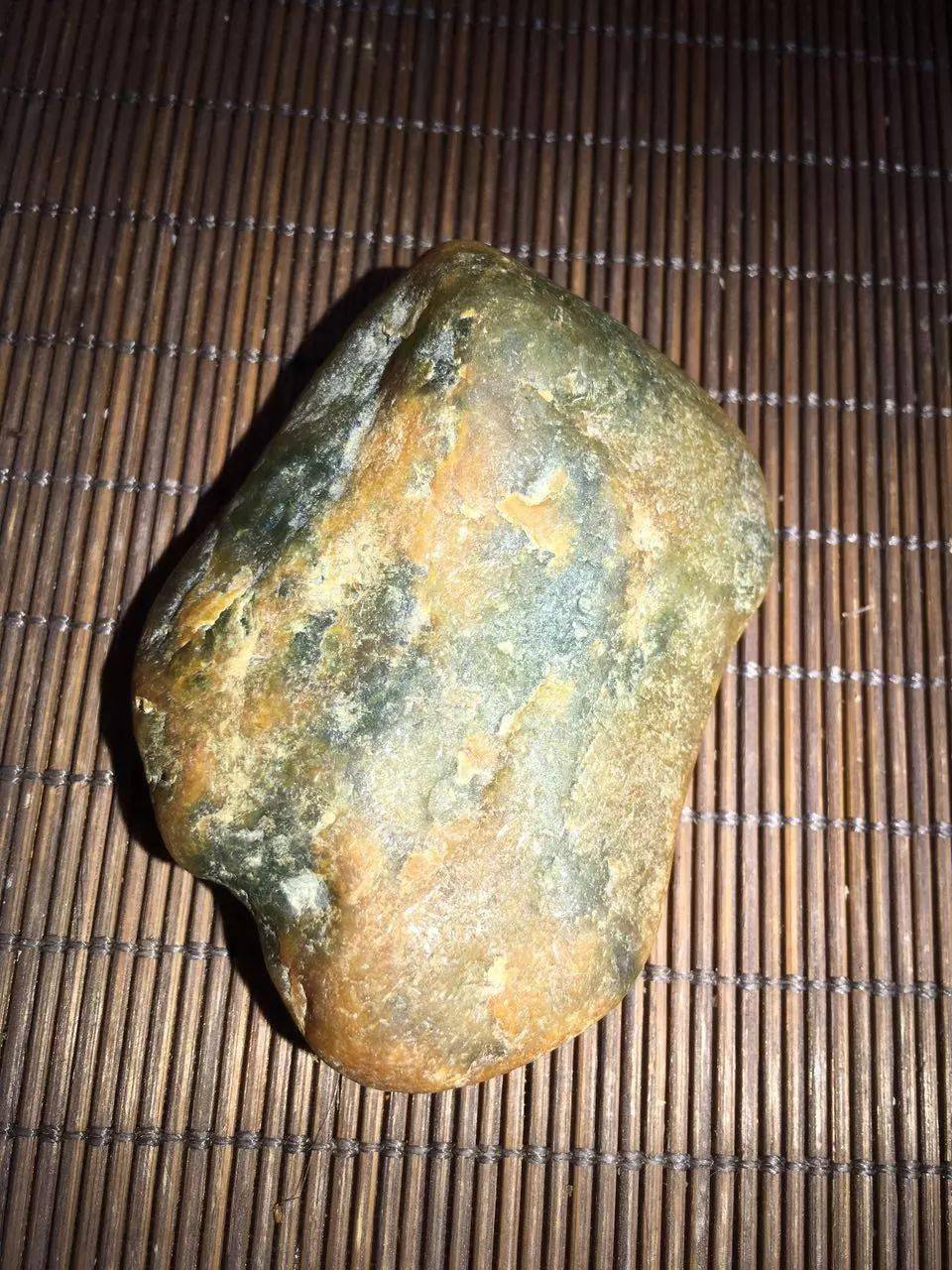 5000买下一块大马坎翡翠原石,一个月后商家愿出百倍高价回收!