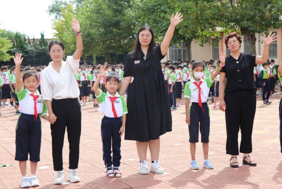 荣成市蜊江小学校长图片