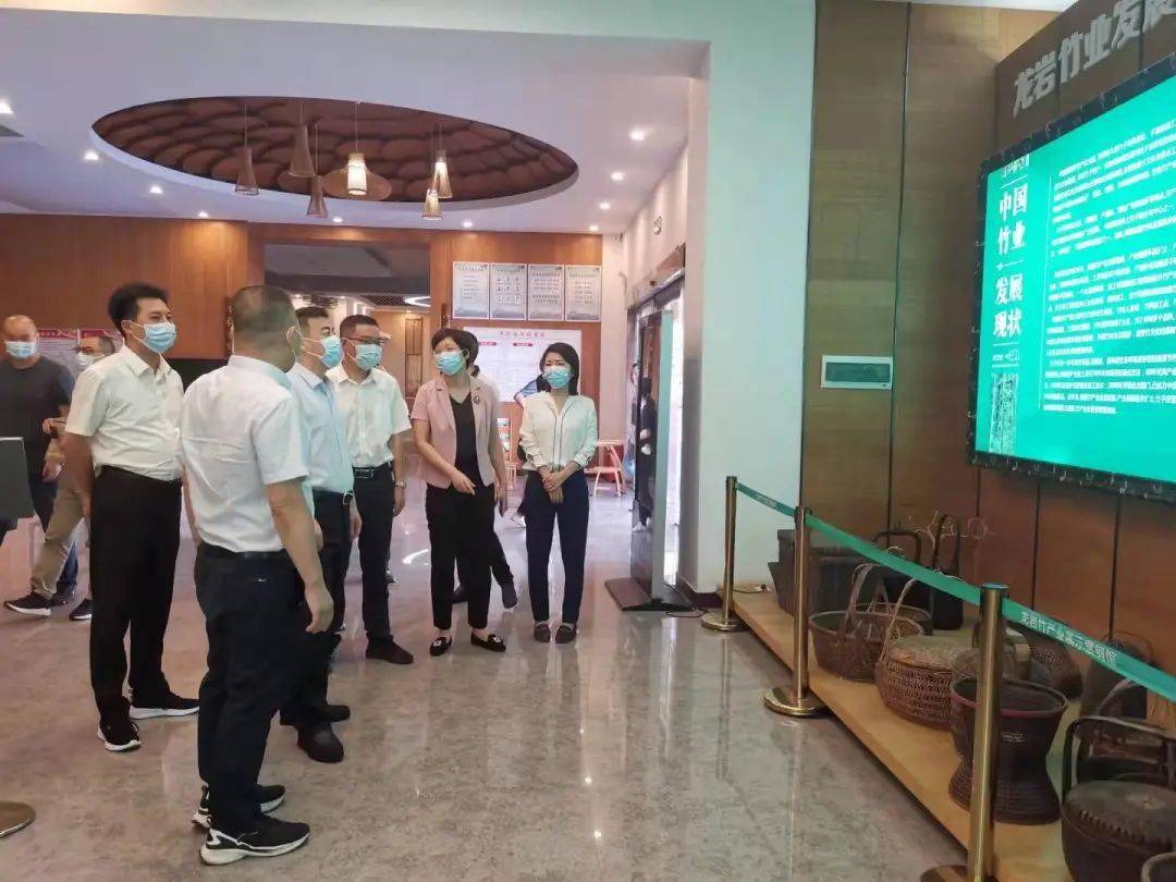 市政府简洪坤副市长一行到小池镇督导景区安全管理工作