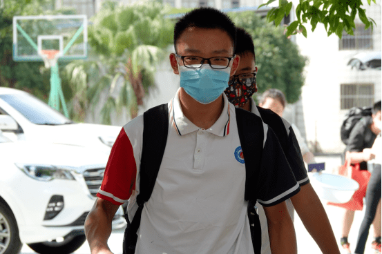 新生活——桂林十八初(东环)初二,初三学生返校报到日_十八中学