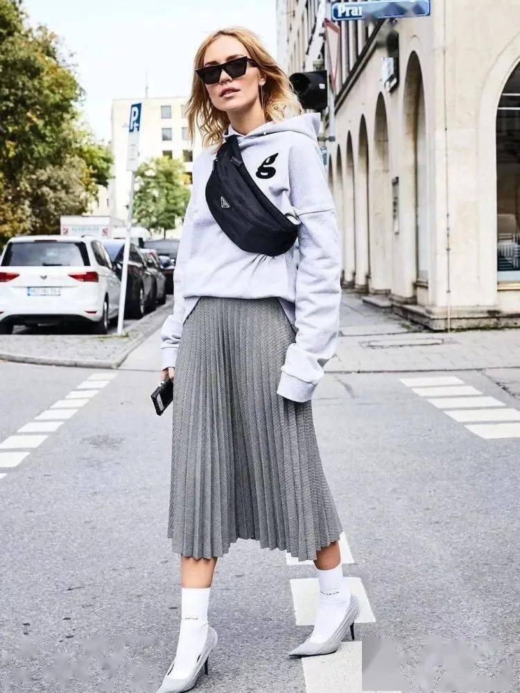 高跟|初秋搭配正确打开方式“卫衣＋裙子”，赶快get起来！