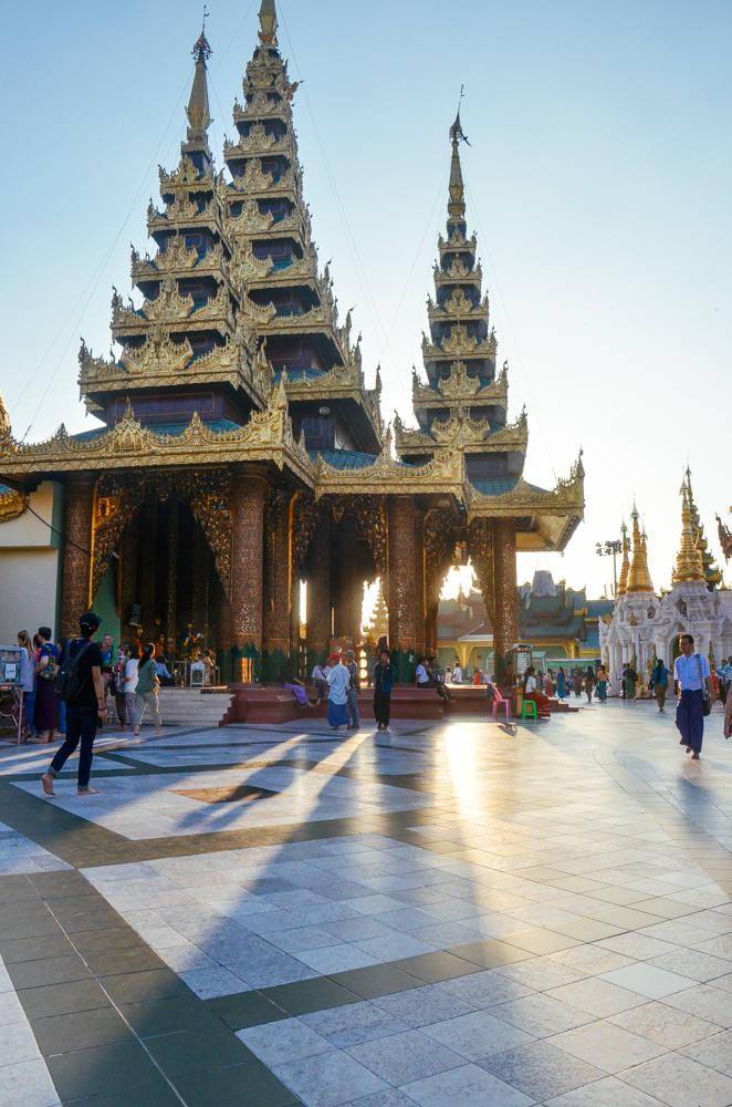 女生的叫"隆基";男生叫"布梭",均是缅甸语发音哟