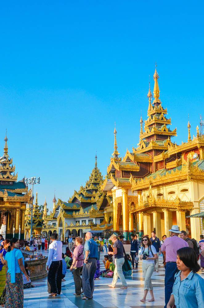 女生的叫"隆基";男生叫"布梭",均是缅甸语发音哟