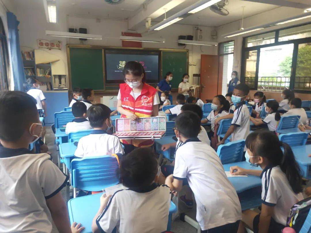 面孔|吃货小心!这些“零食”竟有两副面孔,南华西这节禁毒课堂带你识破“陷阱”