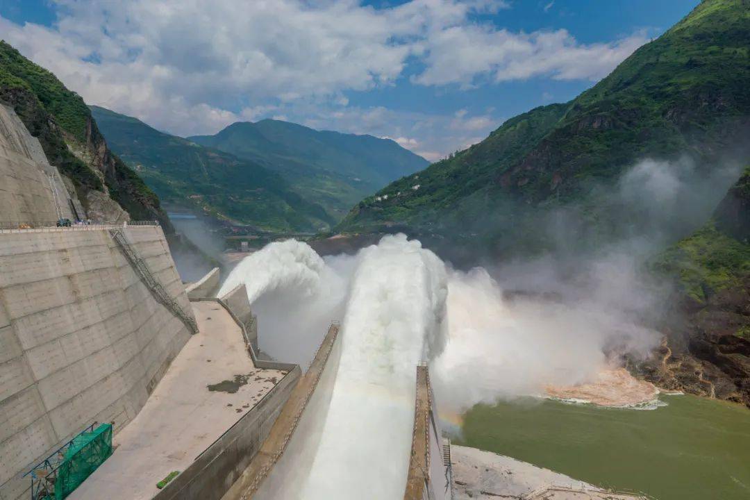 白鹤滩水电站泄洪洞三孔全开成功运行_三峡集团