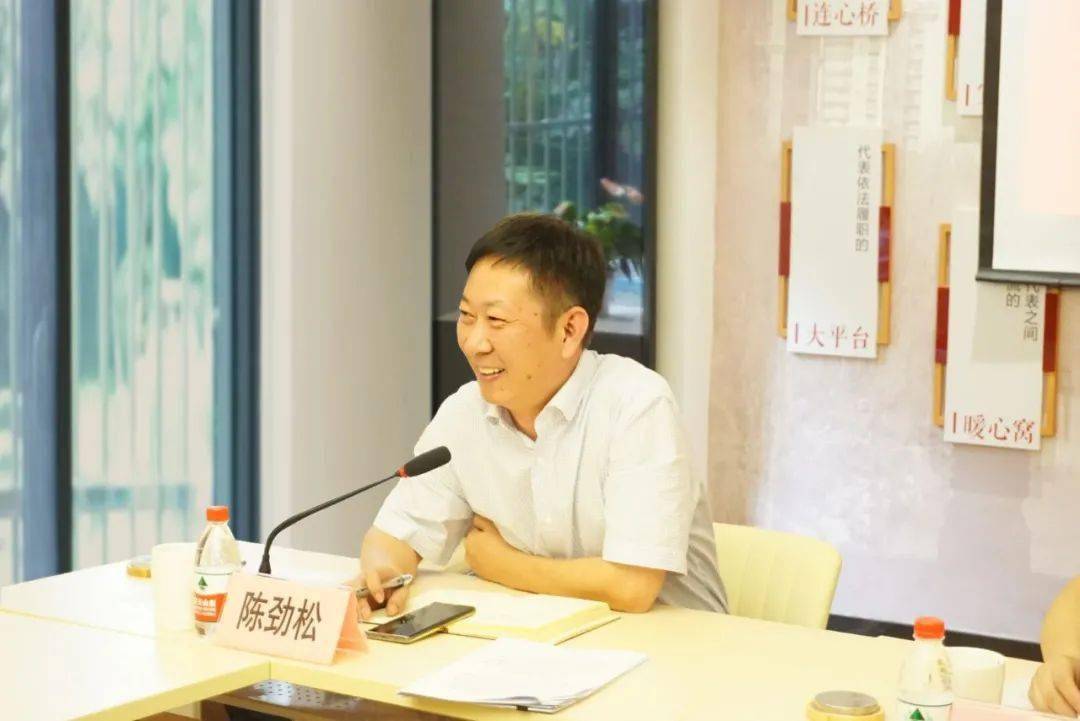 区人大常委会主任吴才敏赴代表联络站开展联系基层代表和人民群众活动