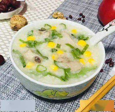 点:梁丰牛奶,饼干午 餐:米饭鹌鹑蛋红烧肉油豆腐五号菜黄瓜毛豆子汤午