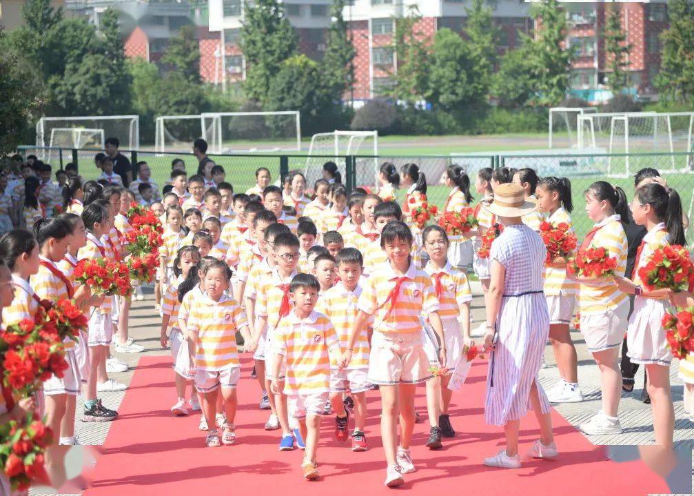 传承红色基因培育时代新人黎明湖小学2021年下学期开学典礼暨新生欢迎