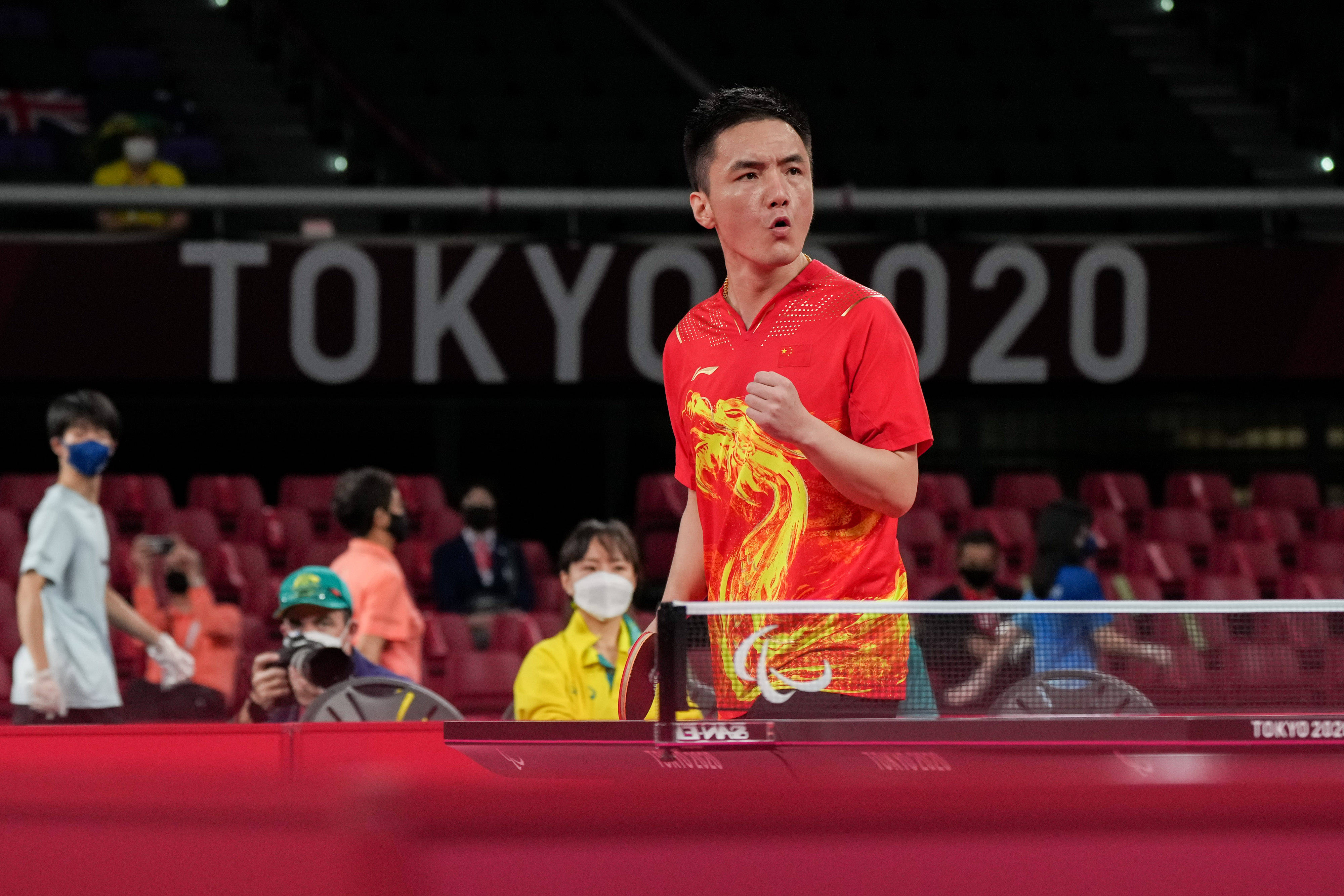 乒乓球中国队夺得男子团体910级金牌