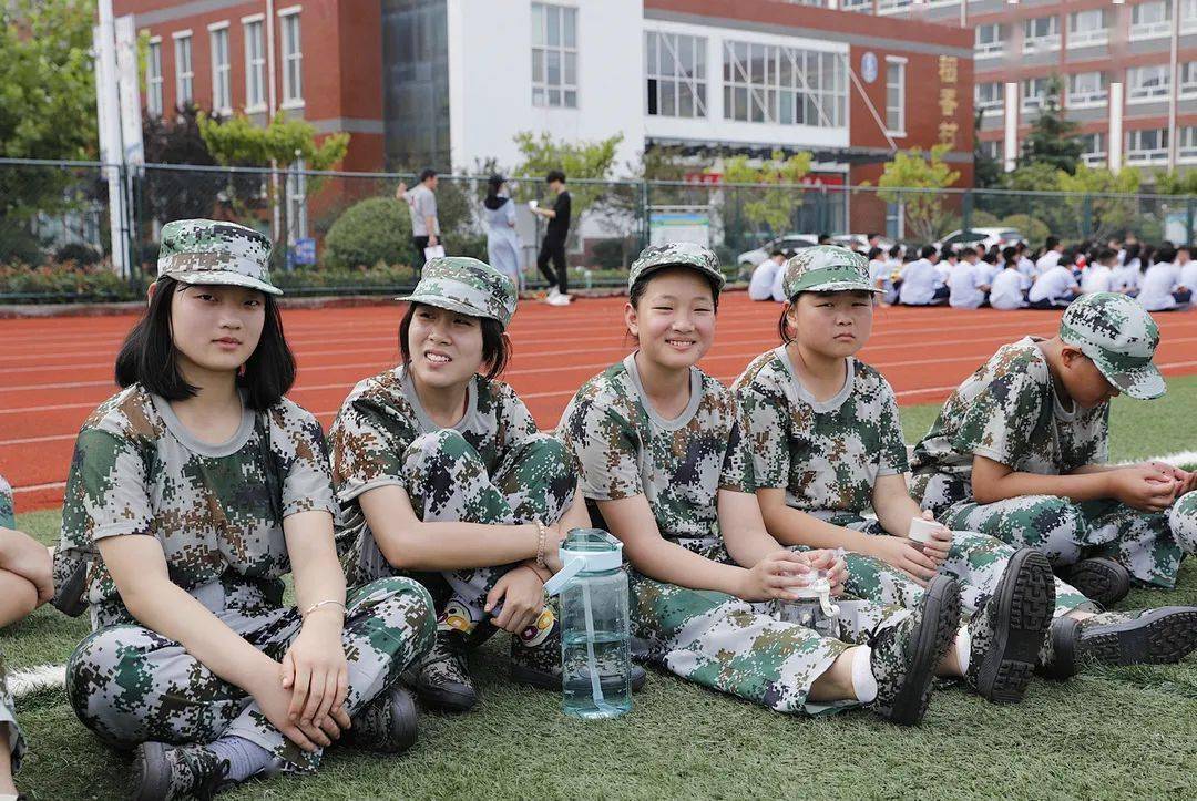 右側向下滑動,更精彩日照市東港實驗學校攝影編輯 | 王豔童文字編輯