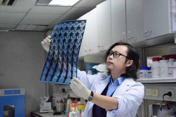 肺脏|让细胞变身肺脏“修复师”！ 这位青年科学家建了座干细胞药厂