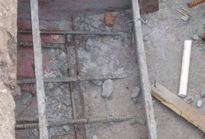 无规划,边线不顺直,不利后浇砼结合③ 板结构留置的施工缝边不顺直,不