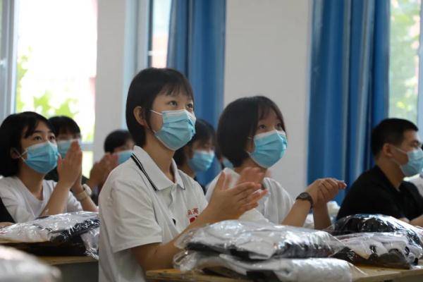 新生|现场直击！河北这所中学“花式开学”仪式感十足!