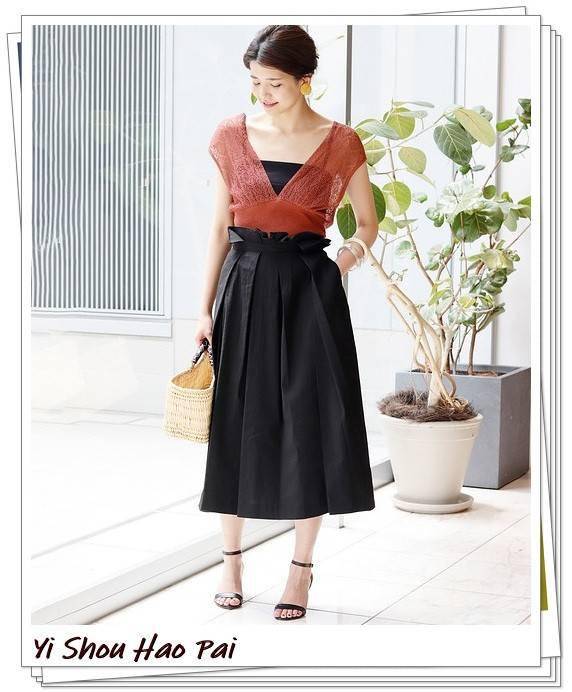 黑色喇叭裙的穿搭案例分享搭配不同上衣的24种轻熟风造型