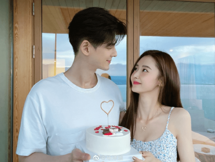 44岁郭品超官宣恋情,与女友马泽涵相差19岁